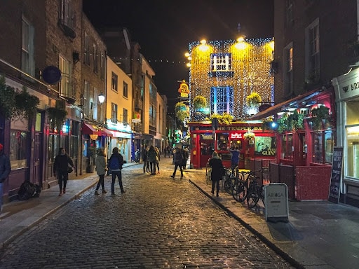 People walking the streets of Dublin at night
