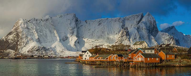 view-reine-fishing-village-lofoten-norway view-reine-fishing-village-lofoten-norway